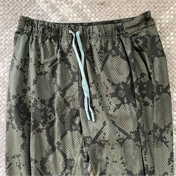 Lululemon Jet Crop 7/8 (Slim) Ziggy Snake Fatigue Gator Green Size 4 - Picture 3 of 8